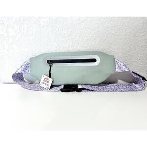 NWT fab finds Running Pouch Fanny PackLight Blue Purple Floral Zip Pocket Buckle